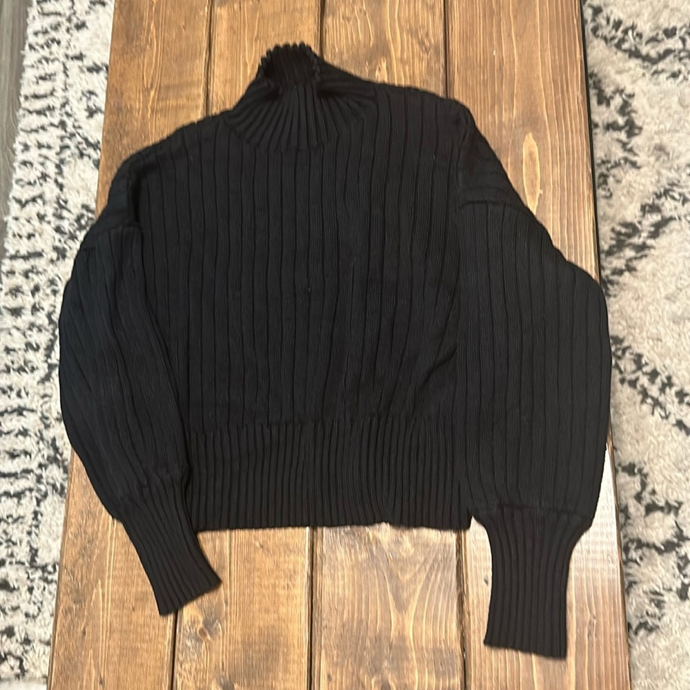 NWOT cropped sweater size M